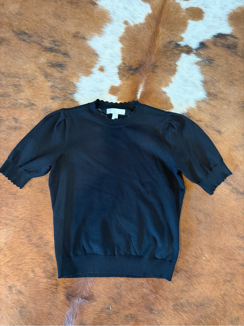 Scallop Neck Black Short Sleeve Knit Top